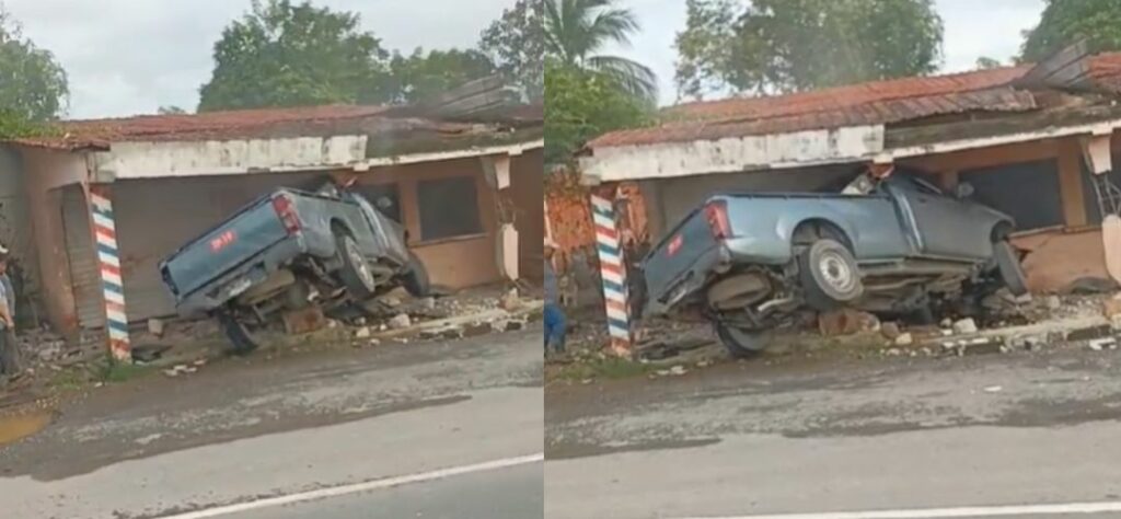 Hombre fallece al impactar su vehículo contra un negocio en Izabal