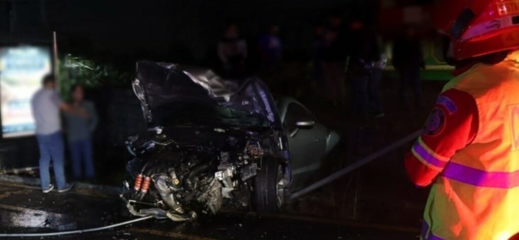 Aparatoso accidente deja a una persona fallecida en Calzada Roosevelt