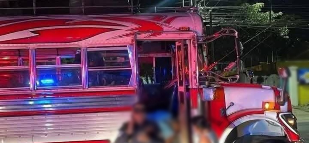 Hombre pierde la vida tras ser atropellado por bus en la ruta al Pacífico