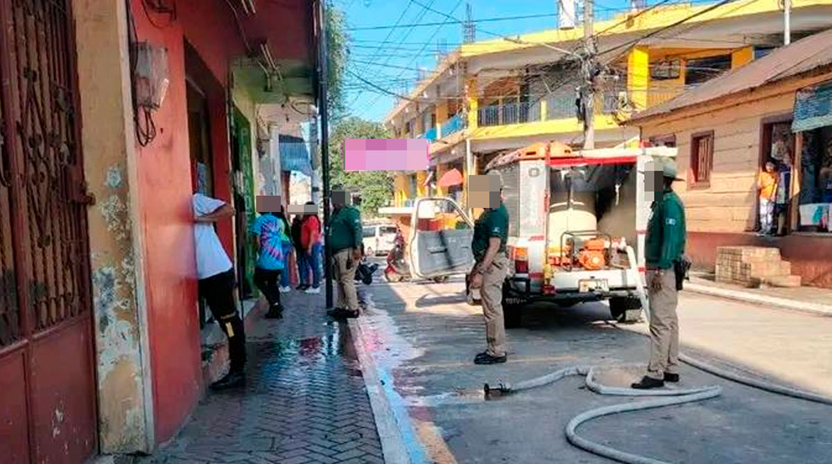 Controlan incendio en venta de pollo frito en San Marcos