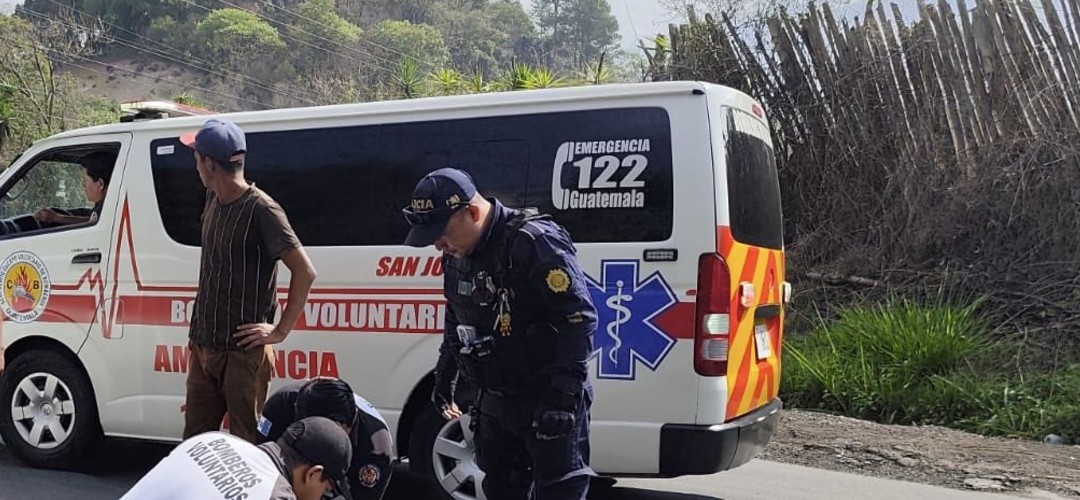 Doble colisión de la ruta que conduce de Los Ocotes hacia San José Pinula