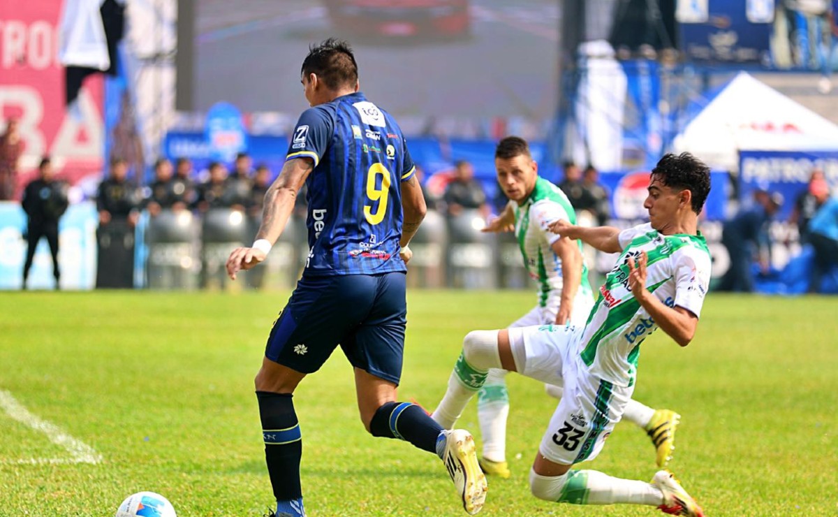 Cobán saca ventaja ante Antigua en la semifinal de ida