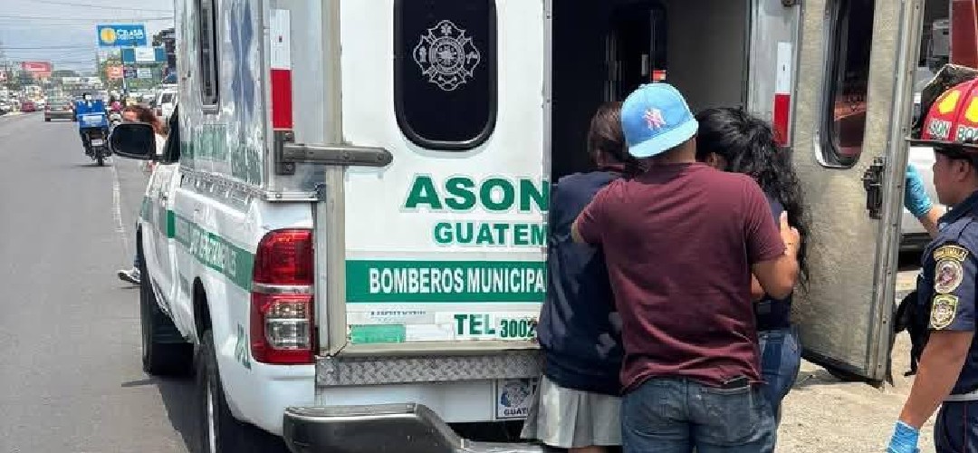 Fuerte colisión de motocicletas deja dos personas heridas en ruta Interamericana