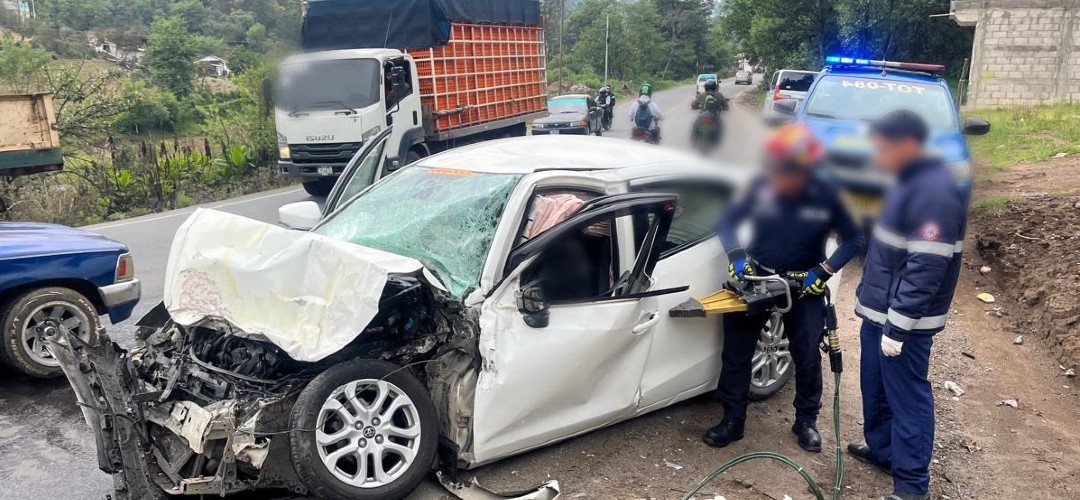 Fuerte accidente deja a tres personas heridas en la ruta Interamericana