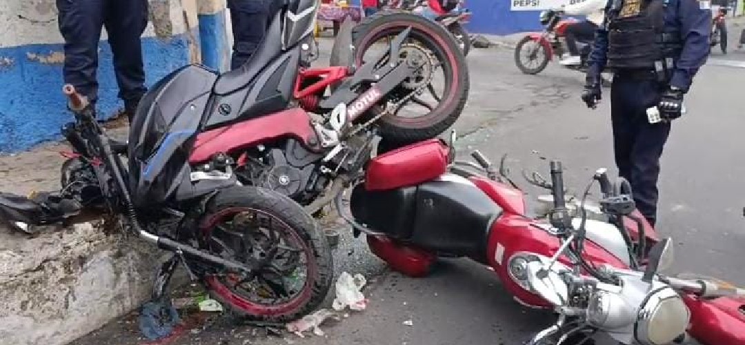 Dos motoristas heridos tras colisionar en Villa Nueva