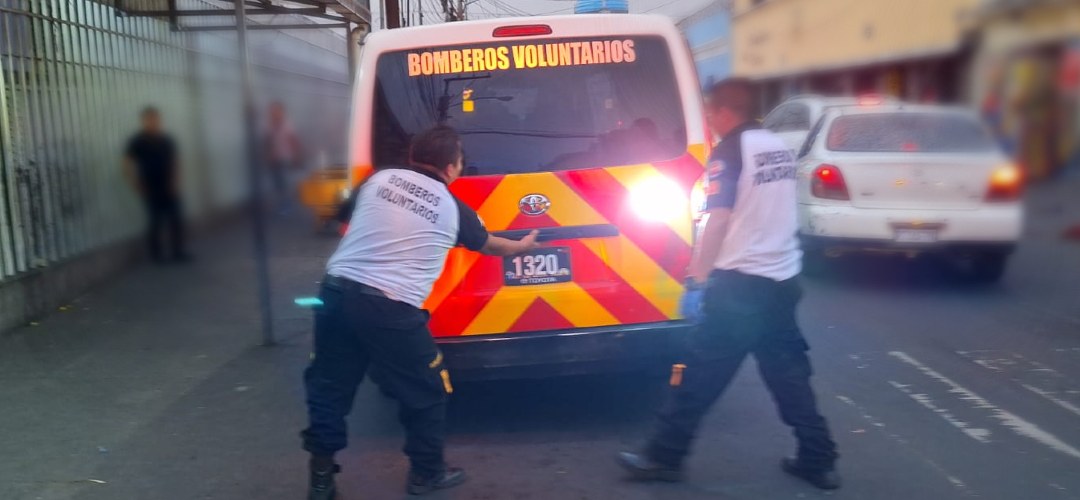 Hombre fue atacado a tiros mientras se encontraba laborando en zona 18