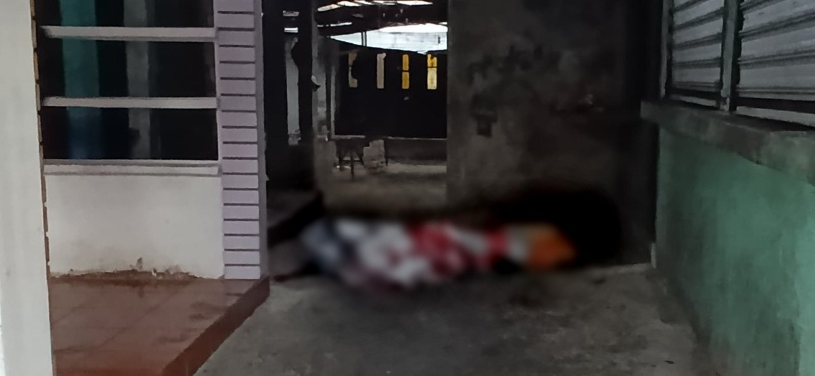 Encuentran el cuerpo de un hombre sin vida dentro de un mercado