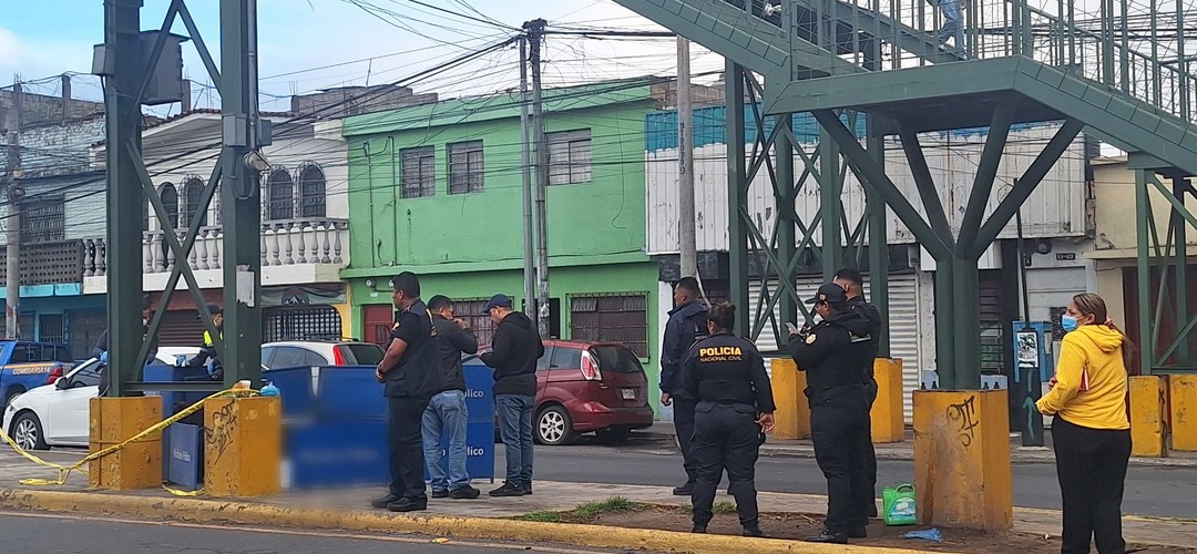 Encuentran a persona sin vida en plena vía pública en la zona 7