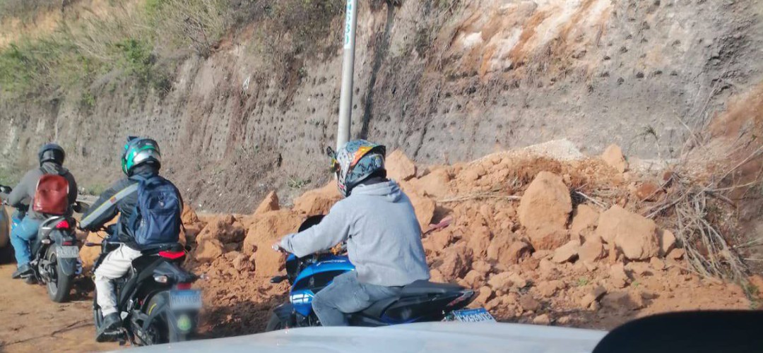 Precaución: Derrumbe se registra en la ruta al Pacífico