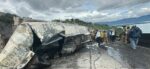 Pipa de combustible vuelca y prende en llamas en la Vía Alterna al Sur