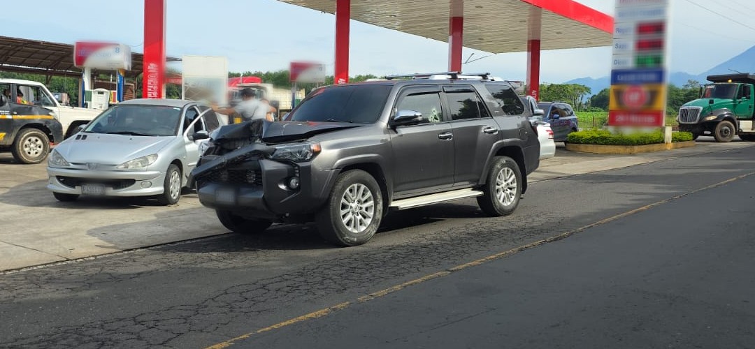 Atacan a balazos a los ocupantes de un vehículo en Suchitepéquez