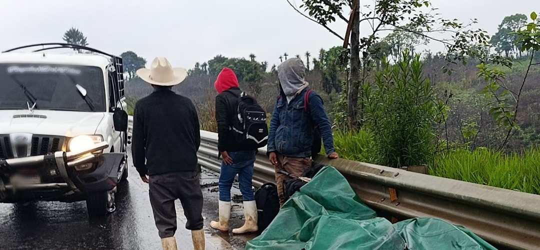 Vehículo se accidenta en el Libramiento de Chimaltenango
