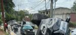 Dos vehículos volcados tras colisión en la zona 16