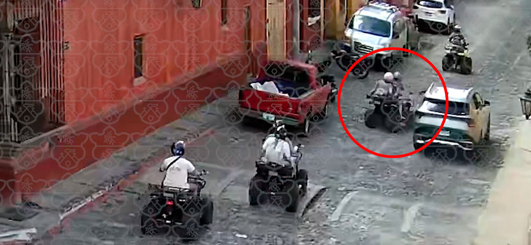 Dos personas sufren accidente en cuatrimoto en Antigua Guatemala (VIDEO)