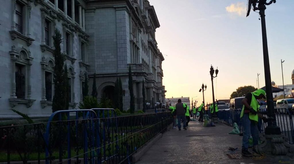 Diputados toman medidas legales contra el STEG por daños al Palacio Nacional
