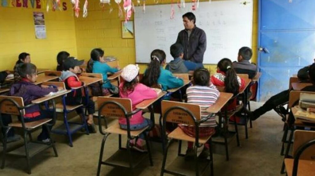 ¿Clases hasta 2026? Mineduc confirma extensión en escuelas afectadas por bloqueos del STEG