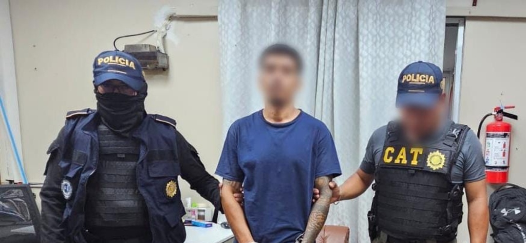 Trasladan a dos pandilleros salvadoreños para su expulsión