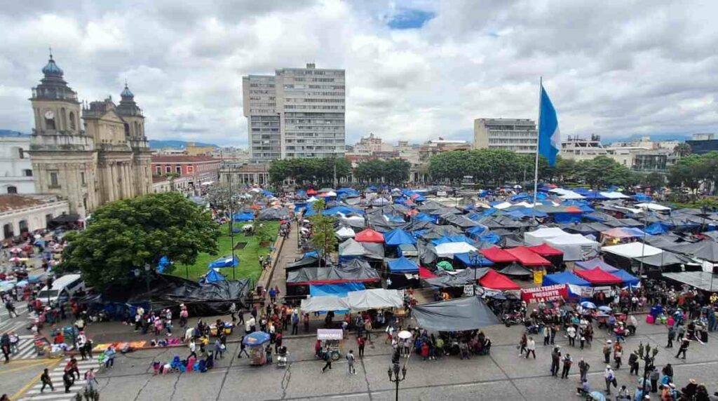 Ciclo escolar en riesgo: protestas del STEG podrían extender el calendario académico