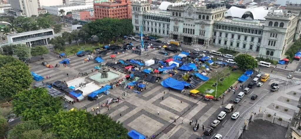 Maestros del STEG bajo investigación por posible delito de desobediencia