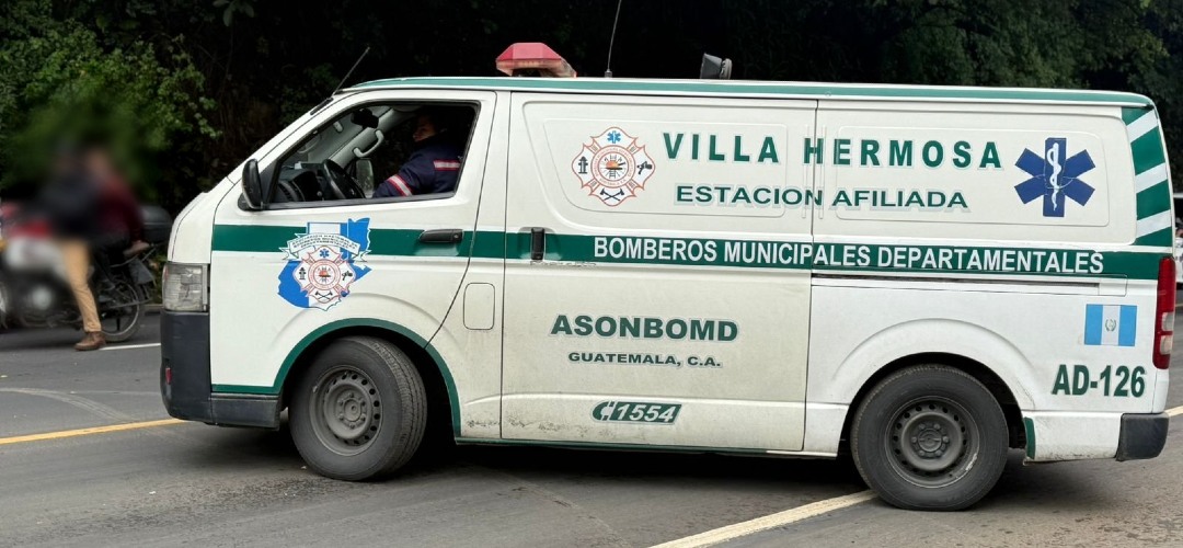 Motorista sufre fuerte accidente en zona 7 de San Miguel Petapa