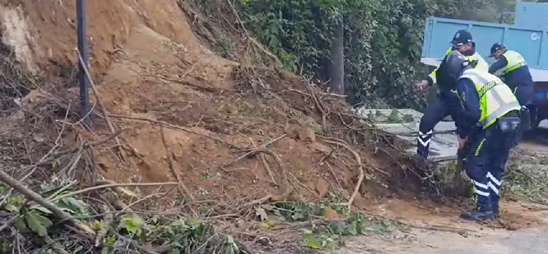 Se registra derrumbe en la ruta hacia Santa Lucía Milpas Altas