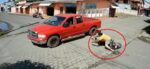 Motorista choca contra vehículo y sobrevive tras ser arrastrado en San Marcos (VIDEO)