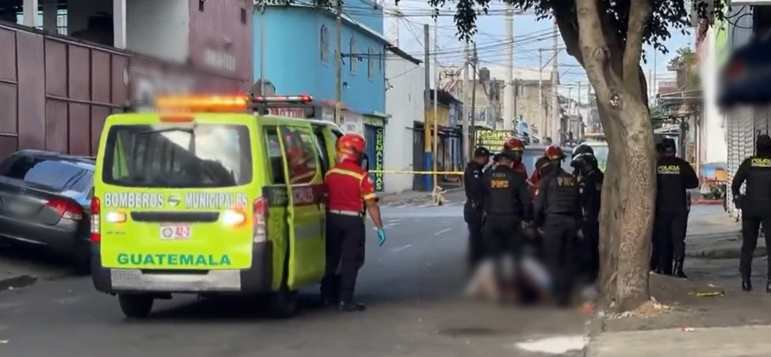 Localizan cadáver envuelto en sábanas y con impactos de bala en la zona 8