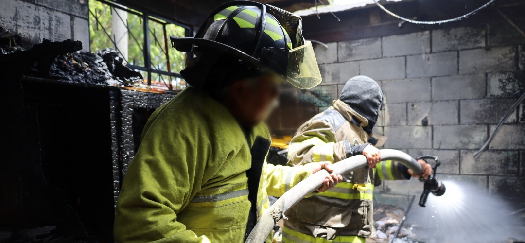 Controlan incendio en vivienda de la zona 5 de Mixco