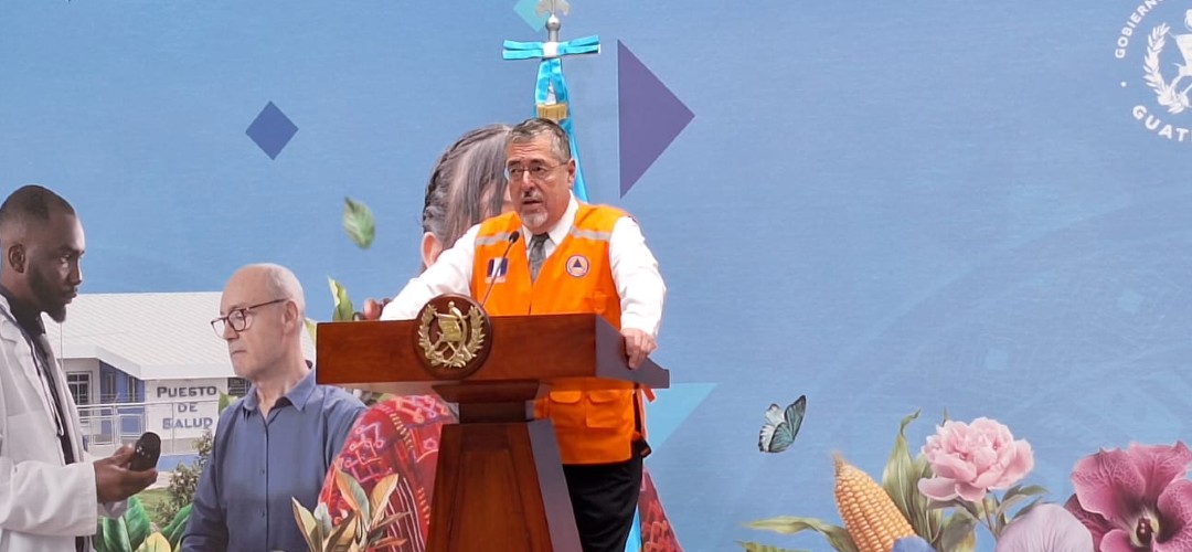 “Seguimos en alerta naranja”: Presidente Arévalo se refiere a las emergencias provocadas por los sismos