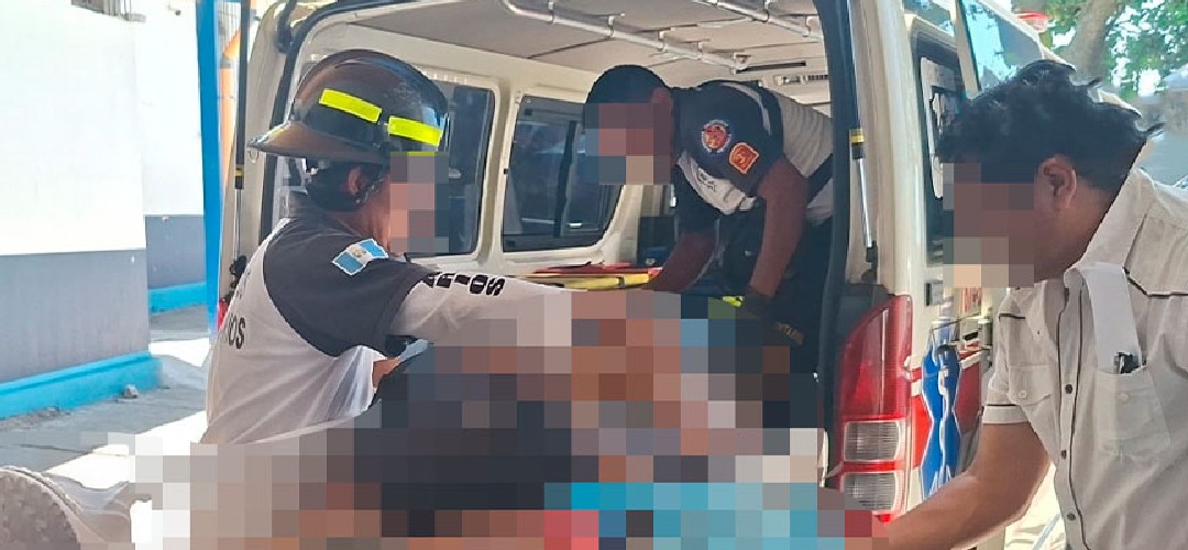 Piedra golpea a motorista en el rostro en Suchitepéquez