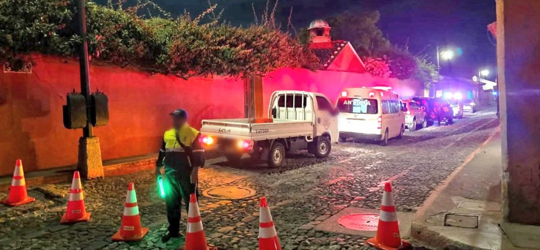 Identifican a hombre fallecido en vehículo en Antigua Guatemala