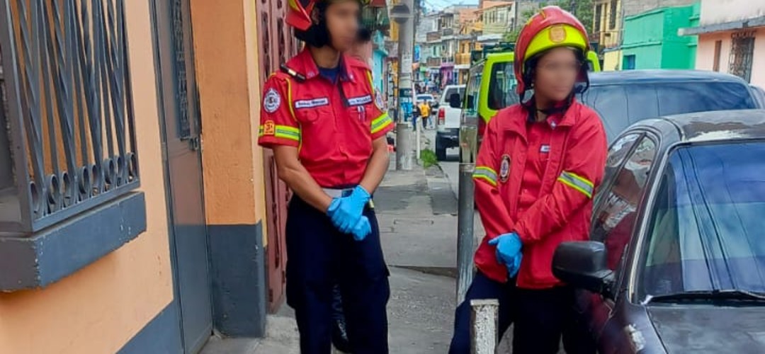 Hallan a hombre fallecido en la vía pública en la zona 7 de Mixco