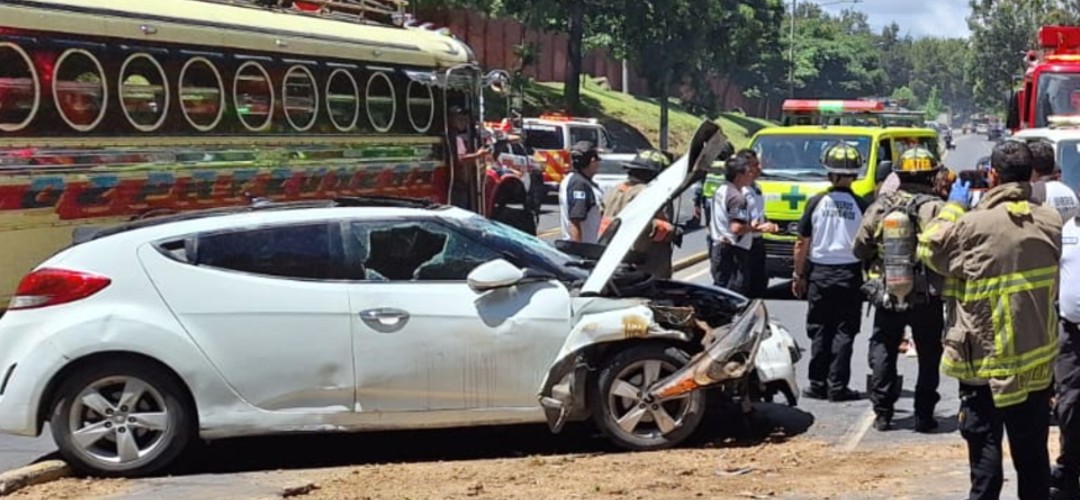 Doble colisión bajo el Puente Las Calaveras en zona 3