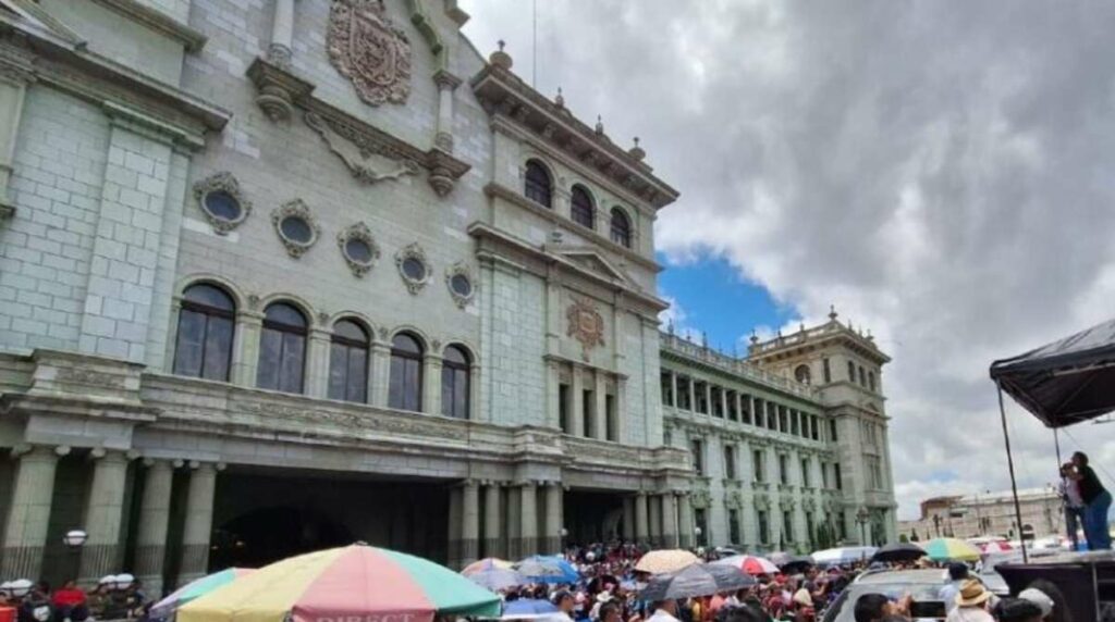 Ciclo escolar en riesgo: protestas del STEG podrían extender el calendario académico