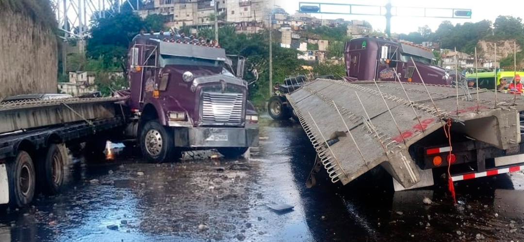 Triple colisión en Calzada La Paz complicó el paso