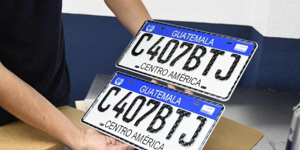 SAT reduce tarifas: ¿Cuánto costarán ahora las placas vehiculares en Guatemala?