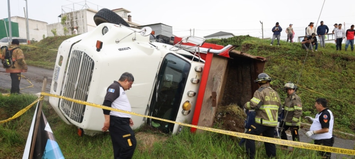 Piloto de camión muere tras accidente en San José Pinula