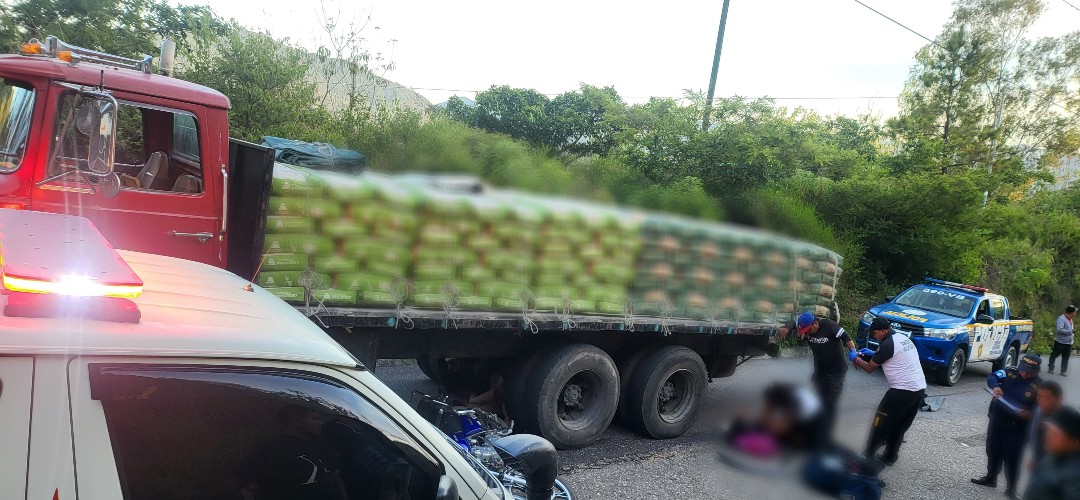 Pareja herida tras fuerte choque en ruta a Baja Verapaz