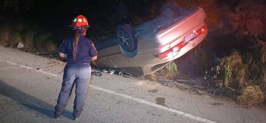 Vehículo vuelca tras colisión en la ruta al Atlántico