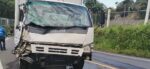 Camión cargado con garrafones de agua sufre accidente en Santa Rosa