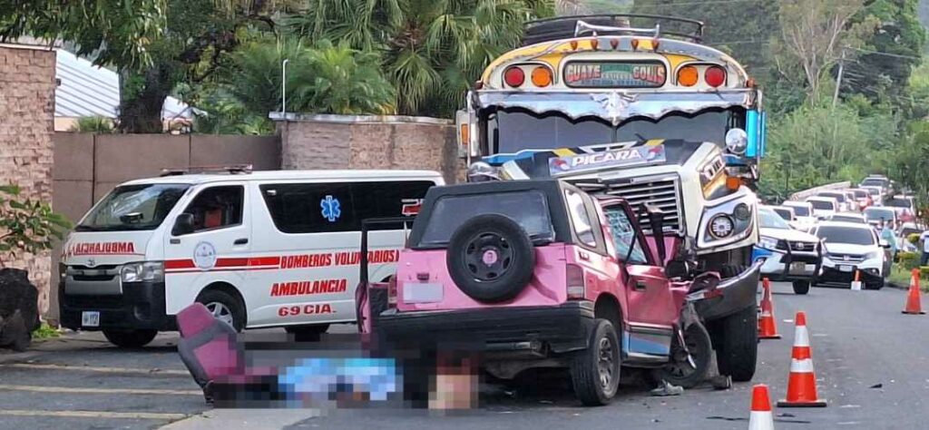Fatal accidente entre bus y camioneta dejó un fallecido y varios ...