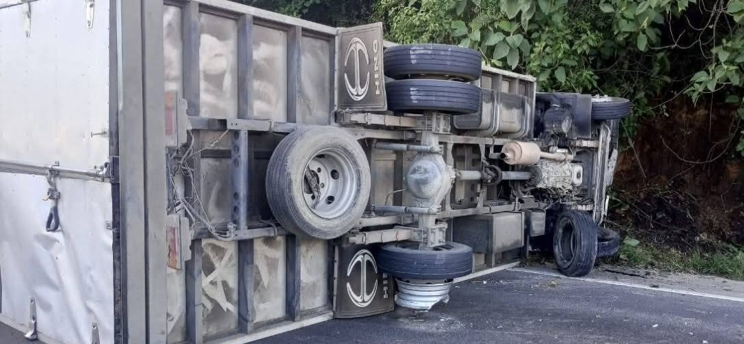 Triple colisión en ruta Interamericana complicó el paso