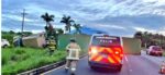 Tráiler vuelca y complica el paso en Autopista Palín-Escuintla