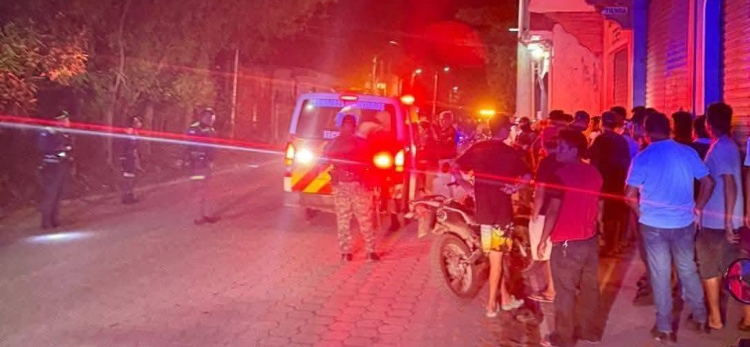 Pistoleros atacan a balazos a dos hombres en Ayutla