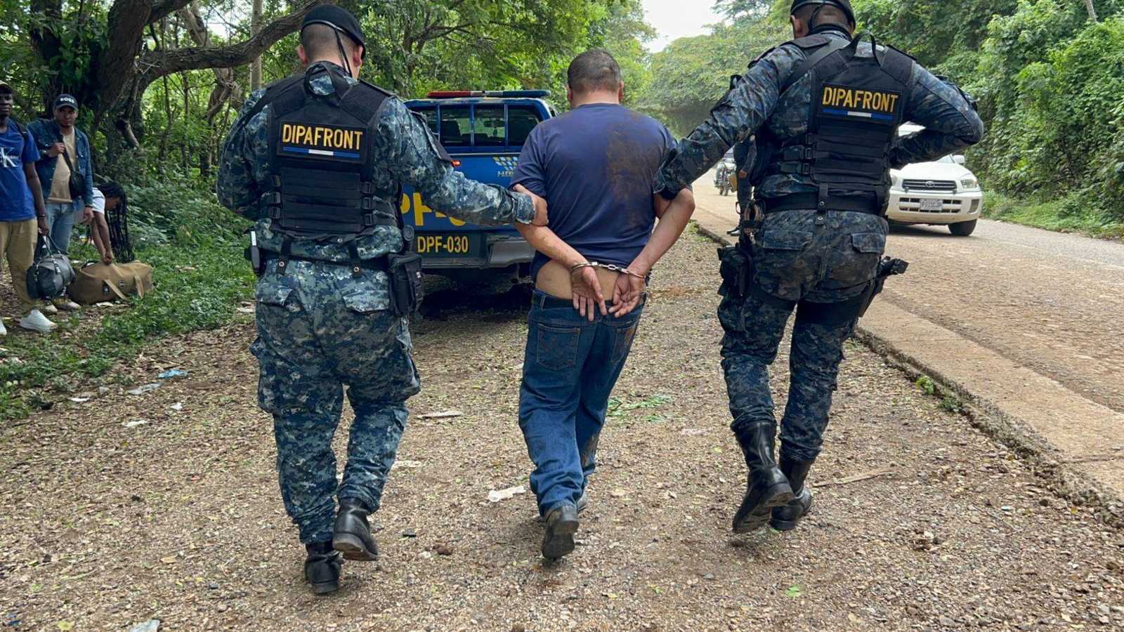 PNC captura a presunto coyote y rescata a 11 indocumentados