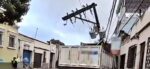 Camión se estrella contra un poste en la zona 1