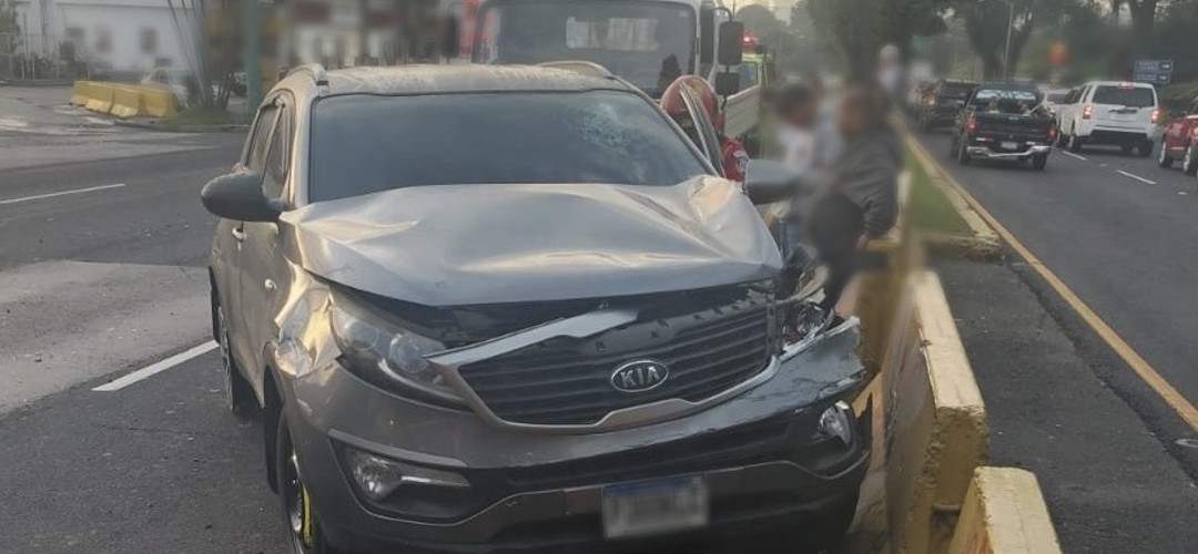 Fuerte colisión se registró en la zona 9 capitalina  