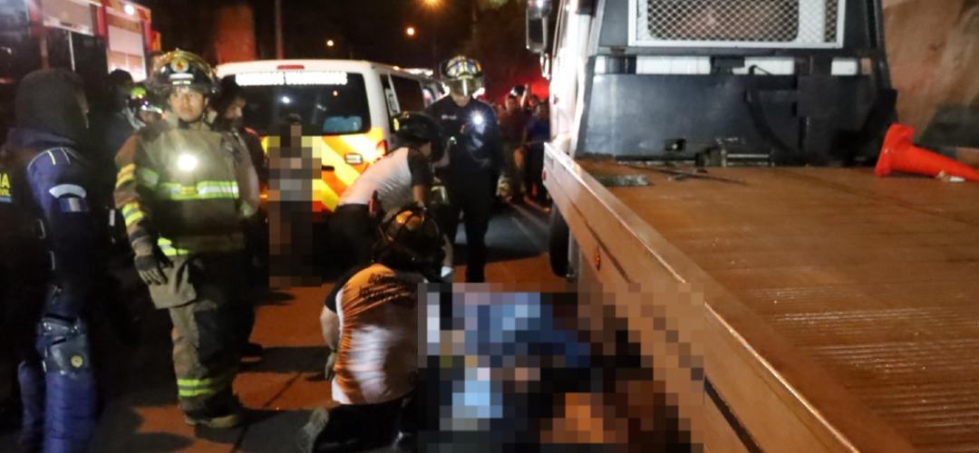 Motorista fallece tras quedar atrapado bajo las llantas de una grúa en zona 18