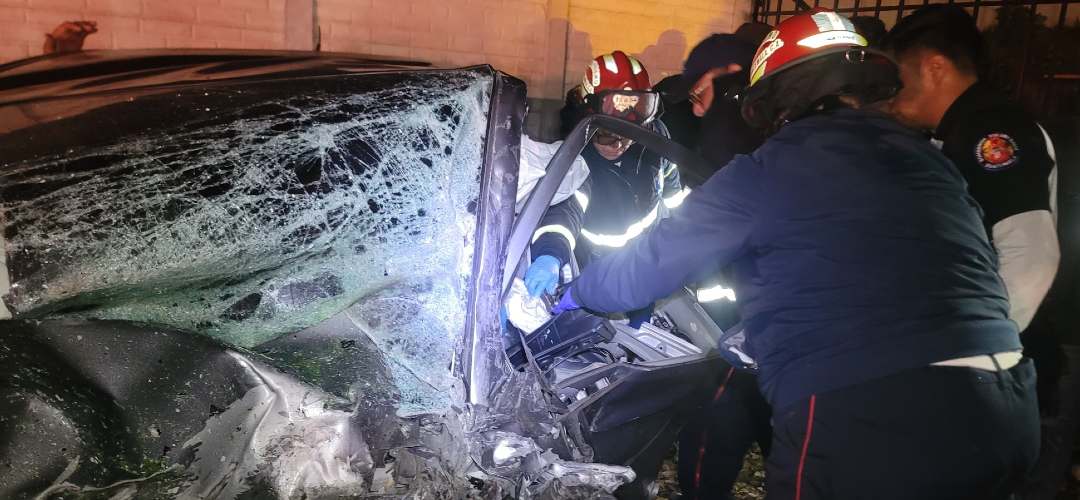 Múltiple colisión dejó varias personas heridas y una atrapada en ruta Interamericana