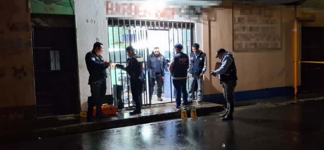 Balacera dentro de barbería en Villa Nueva dejó un fallecido y un herido